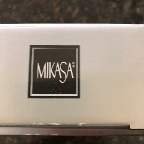 Mikasa NEW! Salt andPepper Shakers lowest offer. - Picture 4 of 4